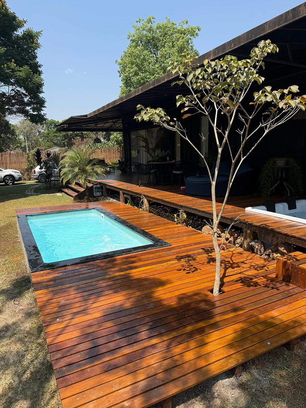 Chalé Container - pscina e deck